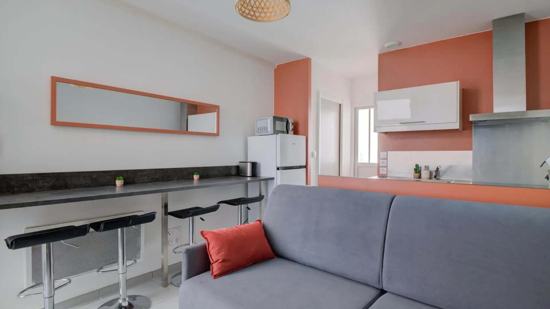 Apartment “Le Terracotta” Terrasse -Centre Ville- Cosy Bourg-en-Bresse France