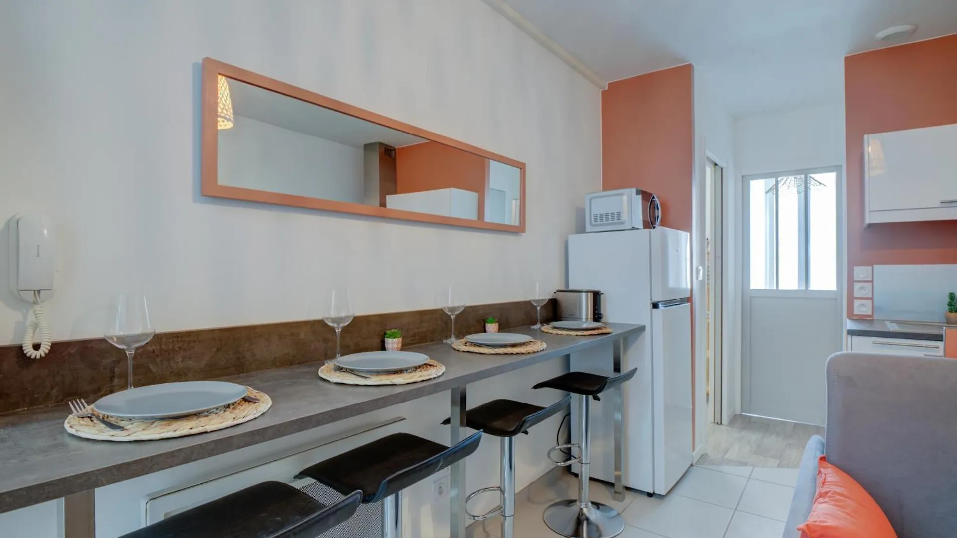 “Le Terracotta” Terrasse -Centre Ville- Cosy Bourg-en-Bresse 0*,  France