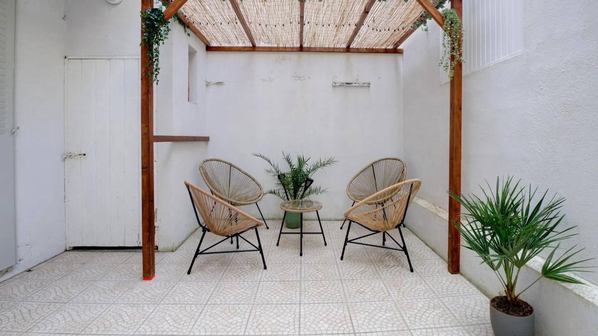 “Le Terracotta” Terrasse -Centre Ville- Cosy Bourg-en-Bresse 0*,  France